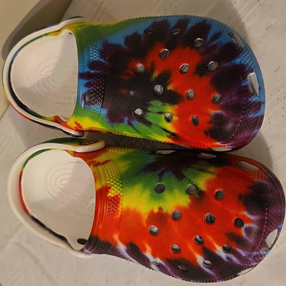 CROCS Red and Blue Sandals Vibrant Design - Picture 6 of 6